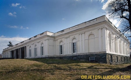 Casa lujosa a orillas del r�o