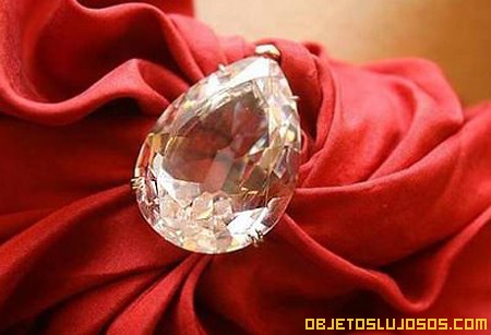 Nightinglae of Kuala Lumpur 2 diamante de pera