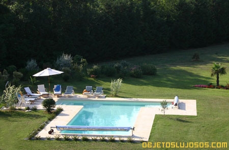 Piscina-atemperada-en-casa-millonaria