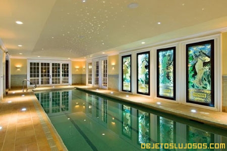Piscina-climatizada-en-casa-millonaria