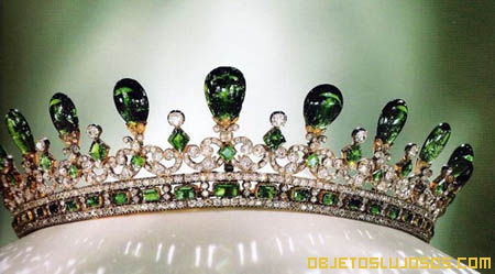 Tiara-de-esmeraldas-y-diamantes