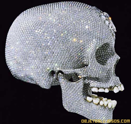 craneo-humano-recubierto-de-diamantes
