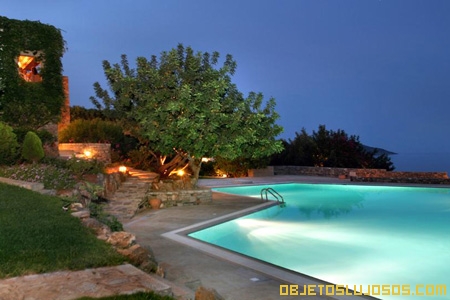 hotel-de-lujo-piscina-salada