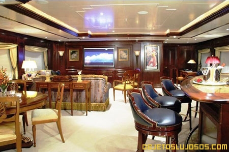 interior-de-un-yate-de-lujo