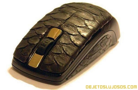mouse-hecho-de-piel-de-cocodrilo