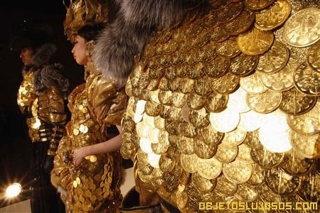 vestido-mas-caro-hecho-de-oro